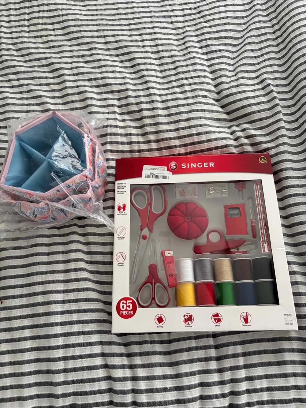 Singer 65-Piece Sewing Kit Set in Red & Spining Organizer